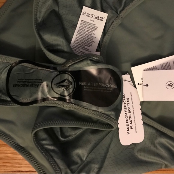 Sold ✅ NWT Volcom one piece swimsuit plunge - Picture 11 of 15